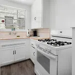Chic Apt. With Hot Tub - Ultimate La Experience