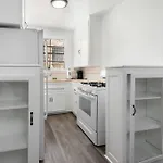 Chic Apt. With Hot Tub - Ultimate La Experience