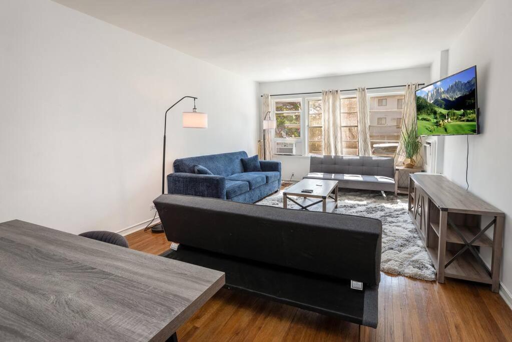 Chic Apt. With Hot Tub - Ultimate La Experience *